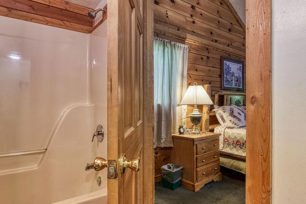 Forever Yours, Hot Tub, 1089 Of Free Attraction Tickets For Each Paid Day, Dollywood And More Pigeon Forge Buitenkant foto